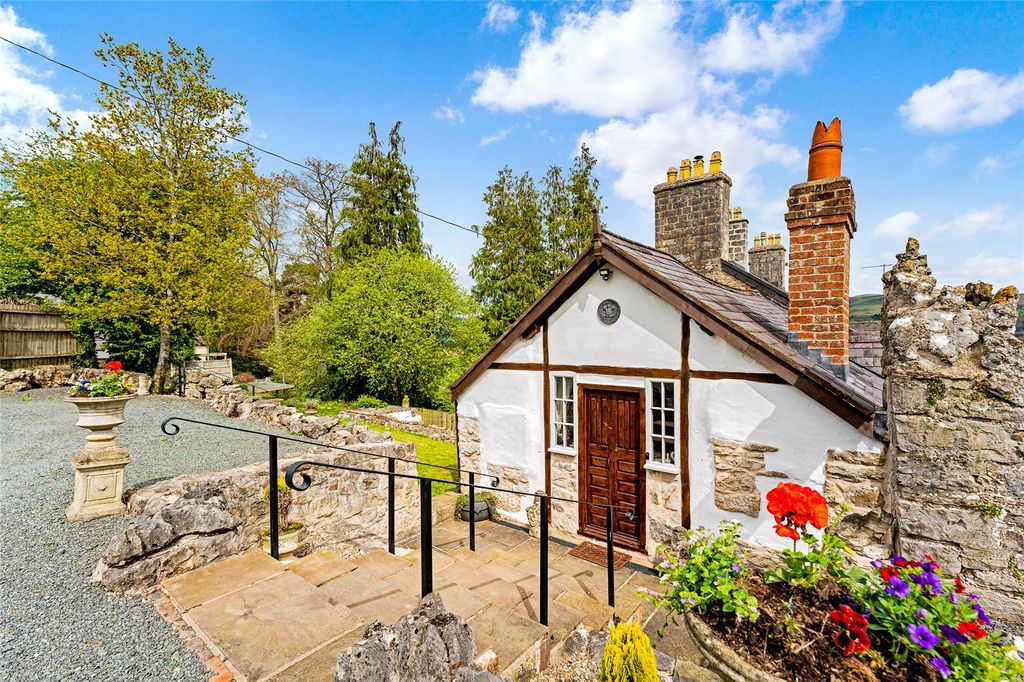 Property photo 1 of 37 Picture No. 32