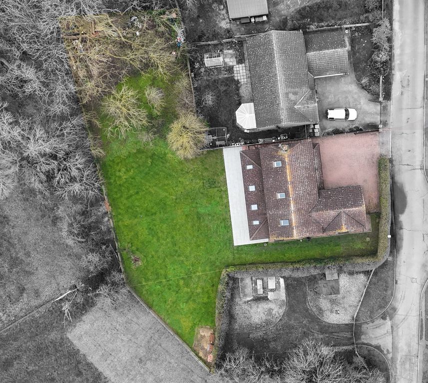 Property photo 2 of 31