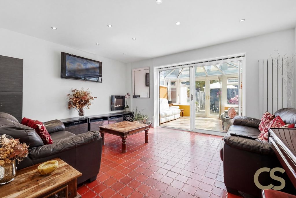 Property photo 2 of 19 4530494