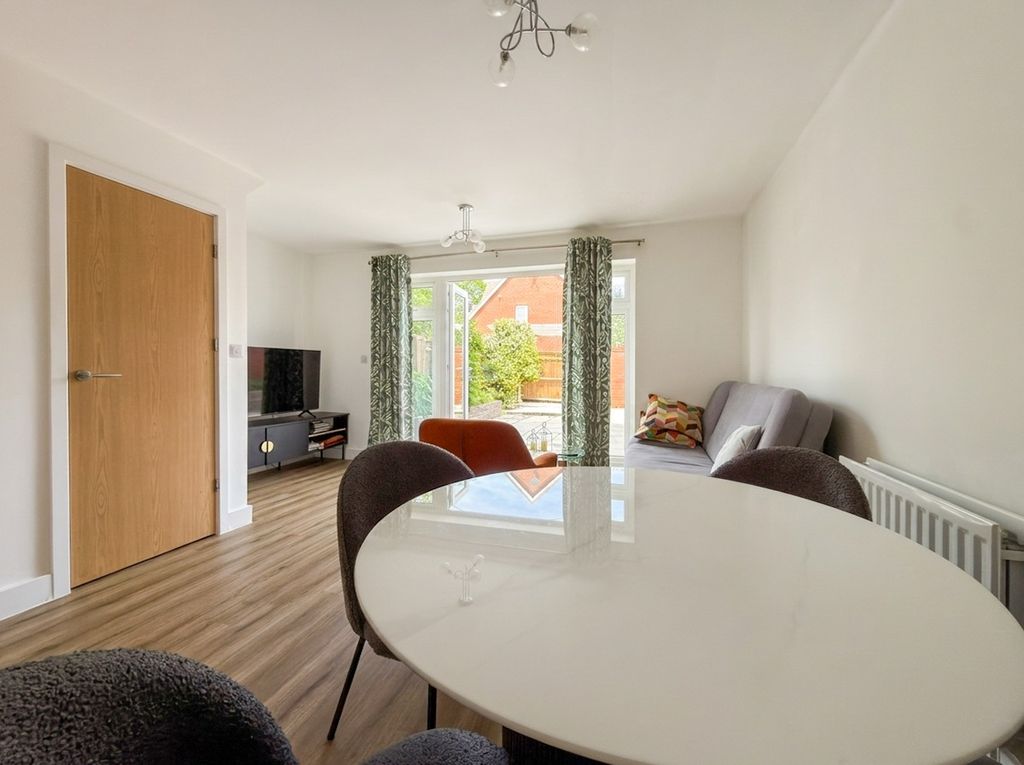 Property photo 2 of 16 5234812