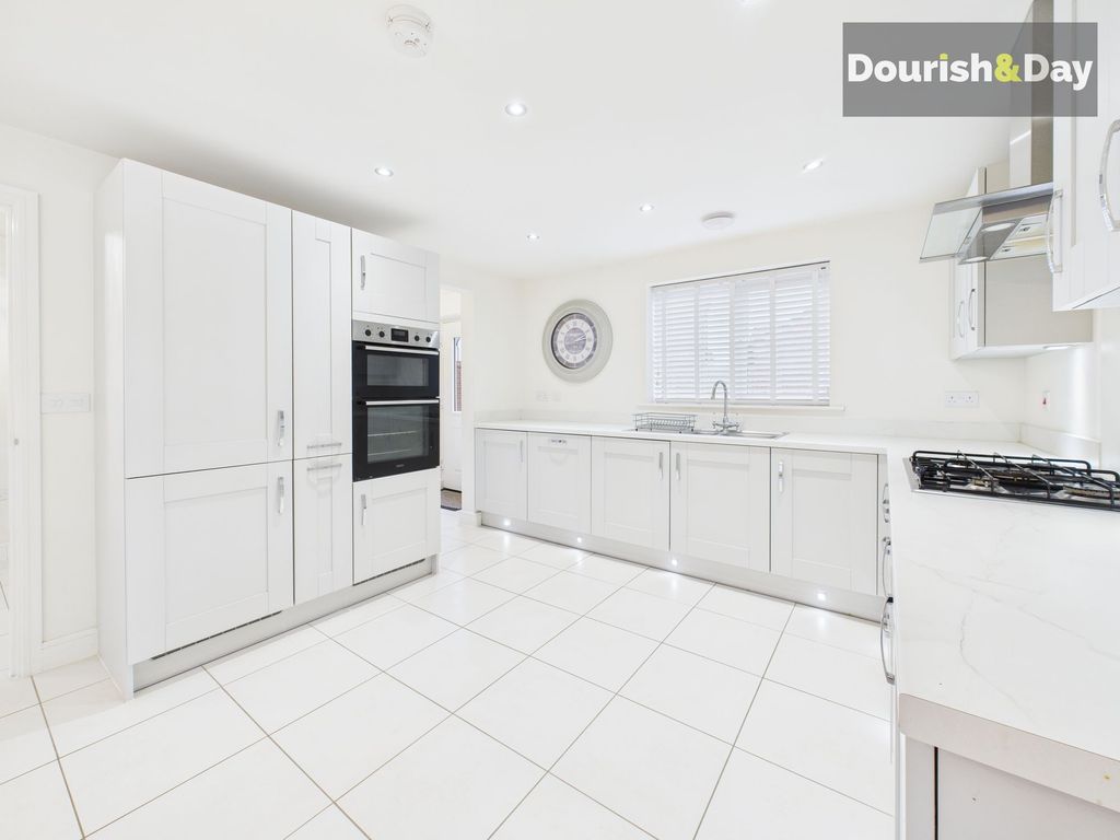 Property photo 2 of 18 Kitchen