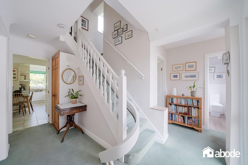 Property photo 2 of 32 4 St Annes Close-22.Jpg
