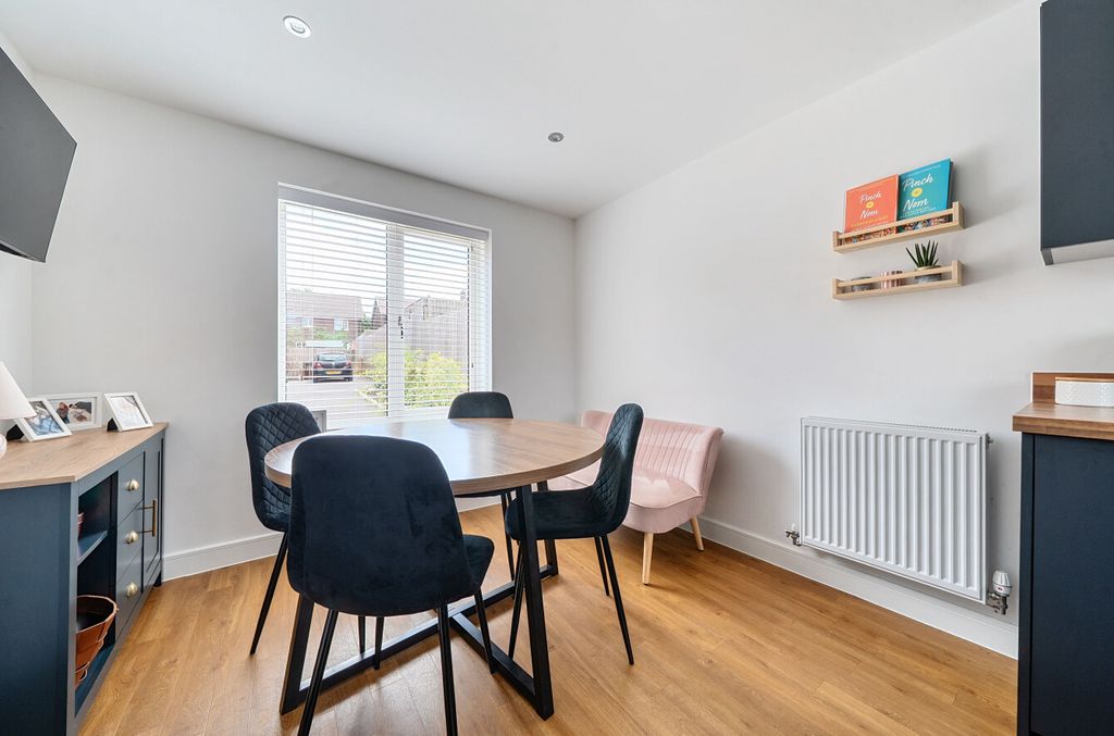 Property photo 3 of 11 1340407-18-689Ddd...