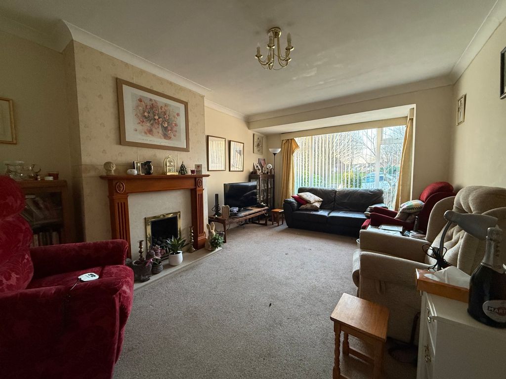 Property photo 2 of 11 Living Room