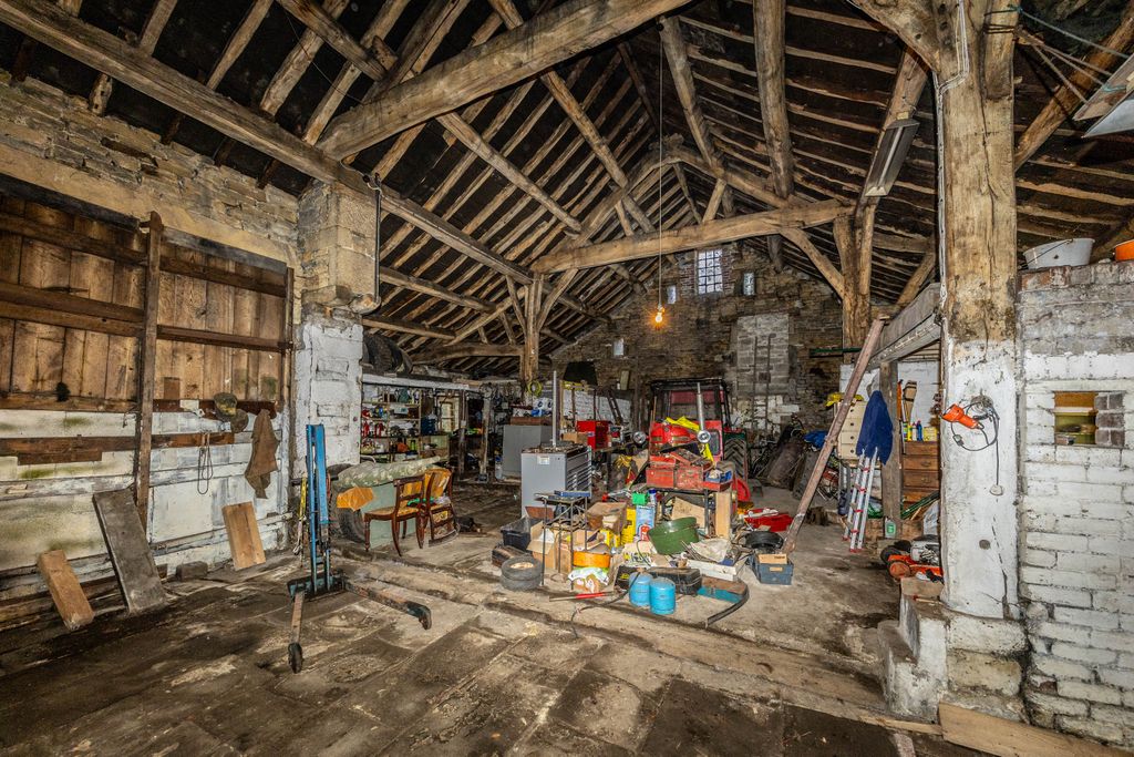 Property photo 3 of 25 Barn Internal