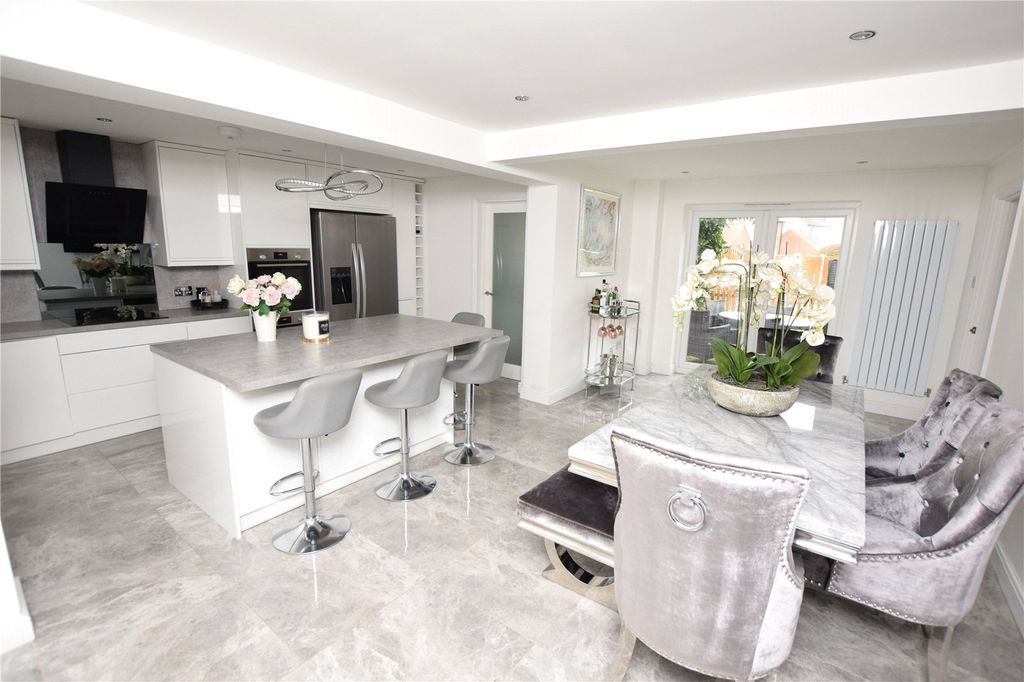 Property photo 3 of 14 Kitchen/Family Room