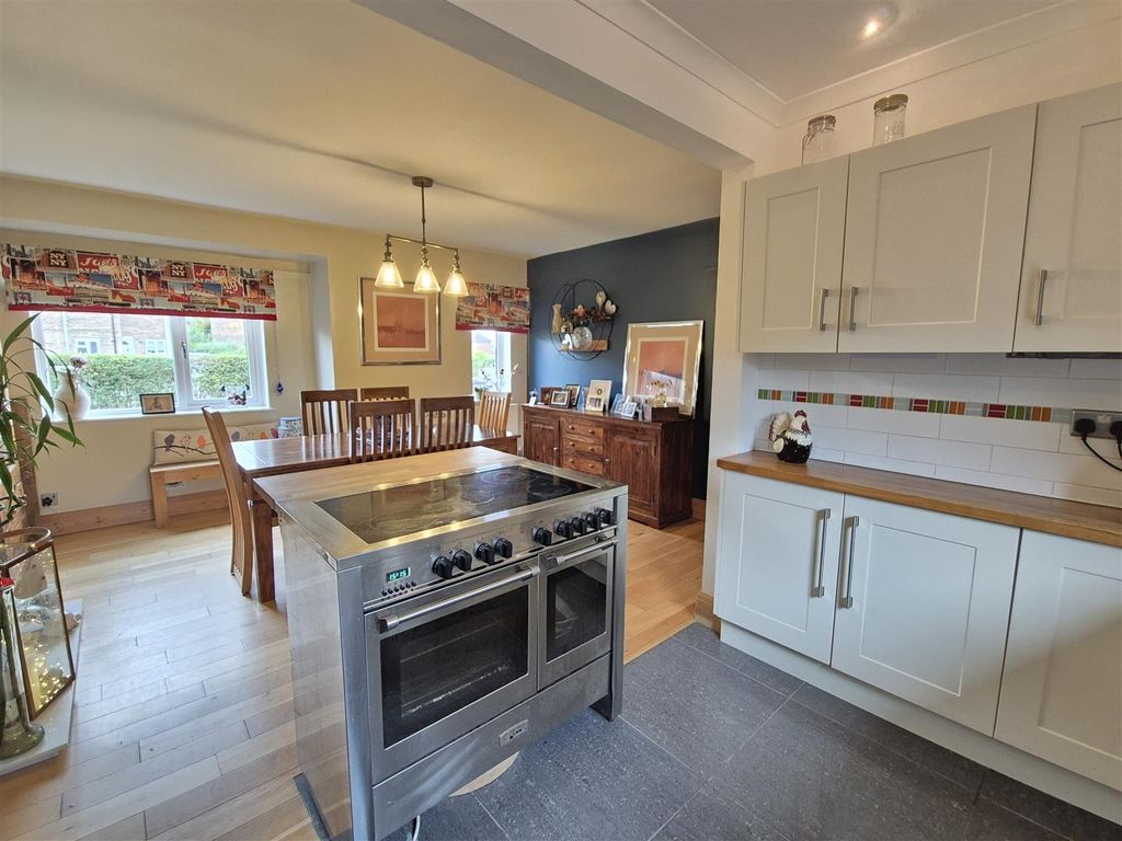 Property photo 2 of 29 Kitchen/Diner