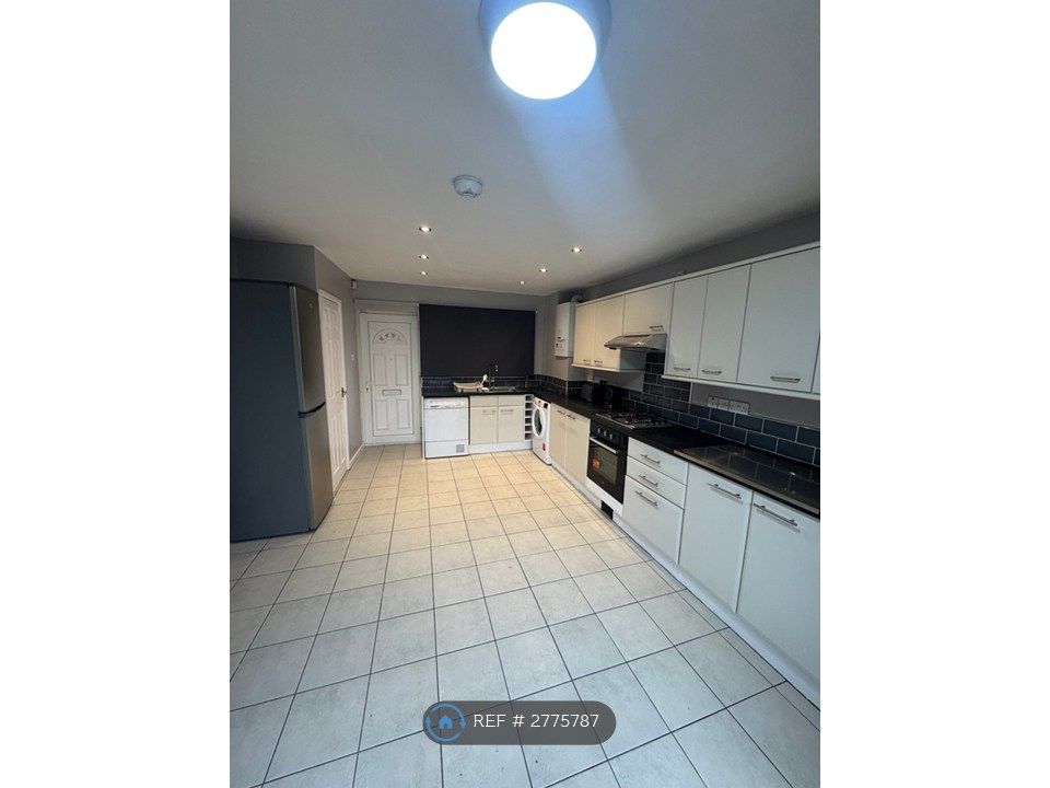 Property photo 2 of 9 Kitchen