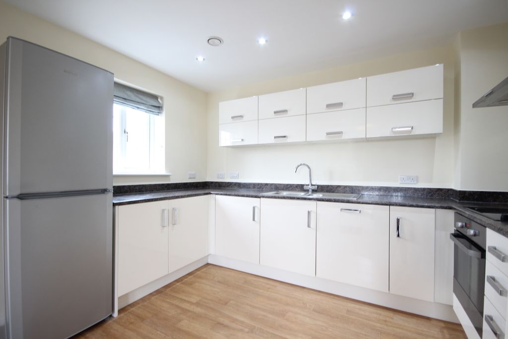 Property photo 3 of 7 Kitchen