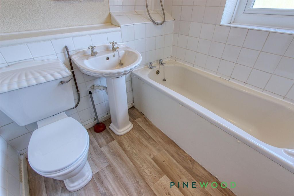 Property photo 3 of 14 Bathroom