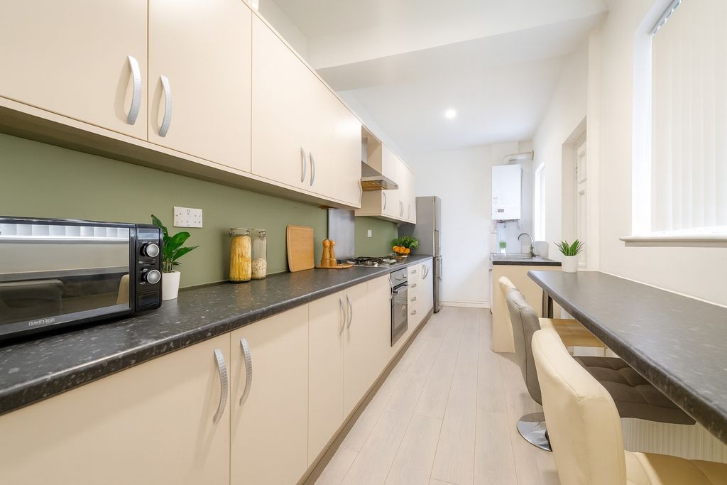 Property photo 2 of 8 Bright And Modern Kitchen With Ample Cupboard Stor...