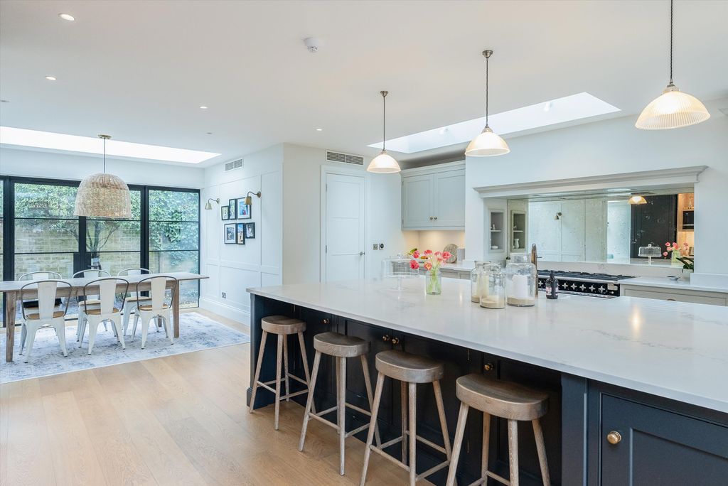 Property photo 3 of 20 Image