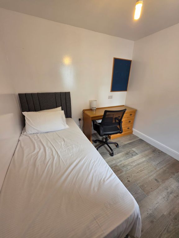 Additional image 5 of 6 bed terraced house to rentKing Georges Road, Bath BA2