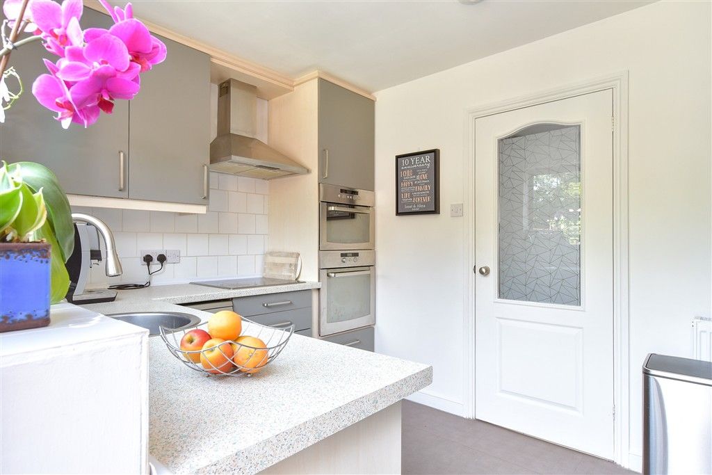 Property photo 2 of 10 Kitchen