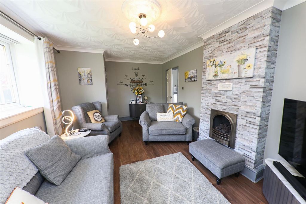 Property photo 2 of 21 Open Plan Lounge