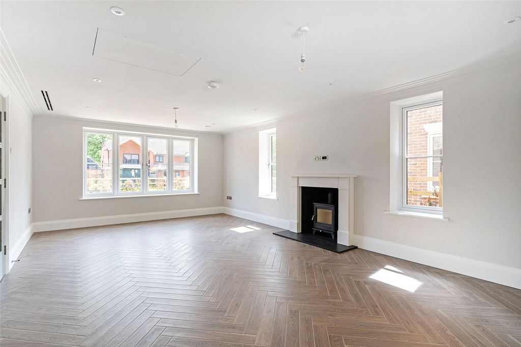 Property photo 3 of 27 Sitting Room