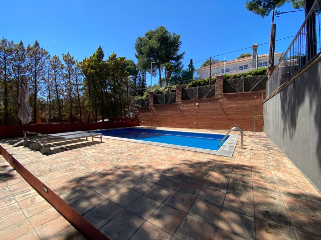 Property photo 3 of 57