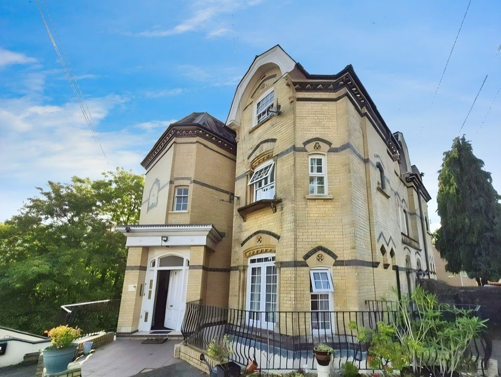 Property photo 1 of 15 B0867828-Front 20External