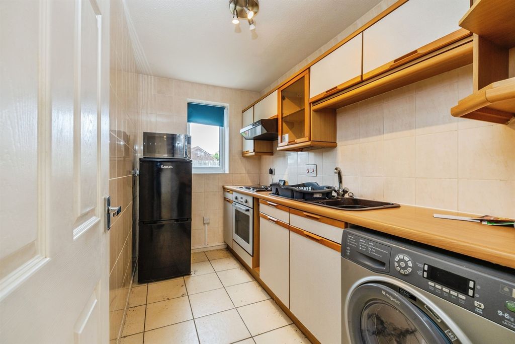 Property photo 2 of 12