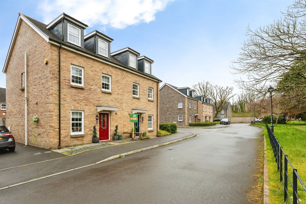 Property photo 2 of 26