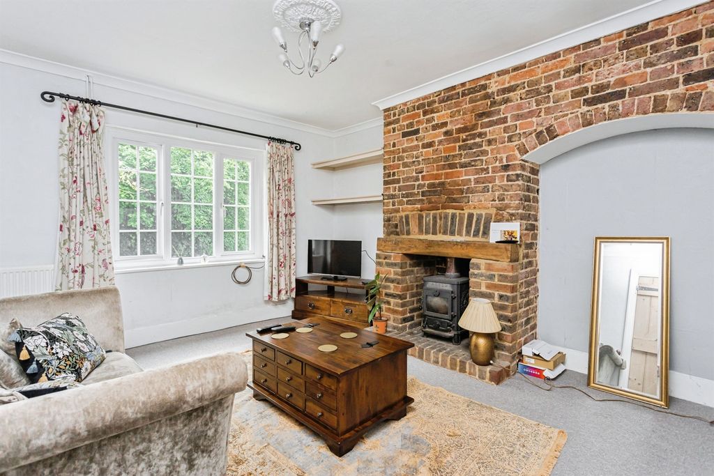 Property photo 2 of 21