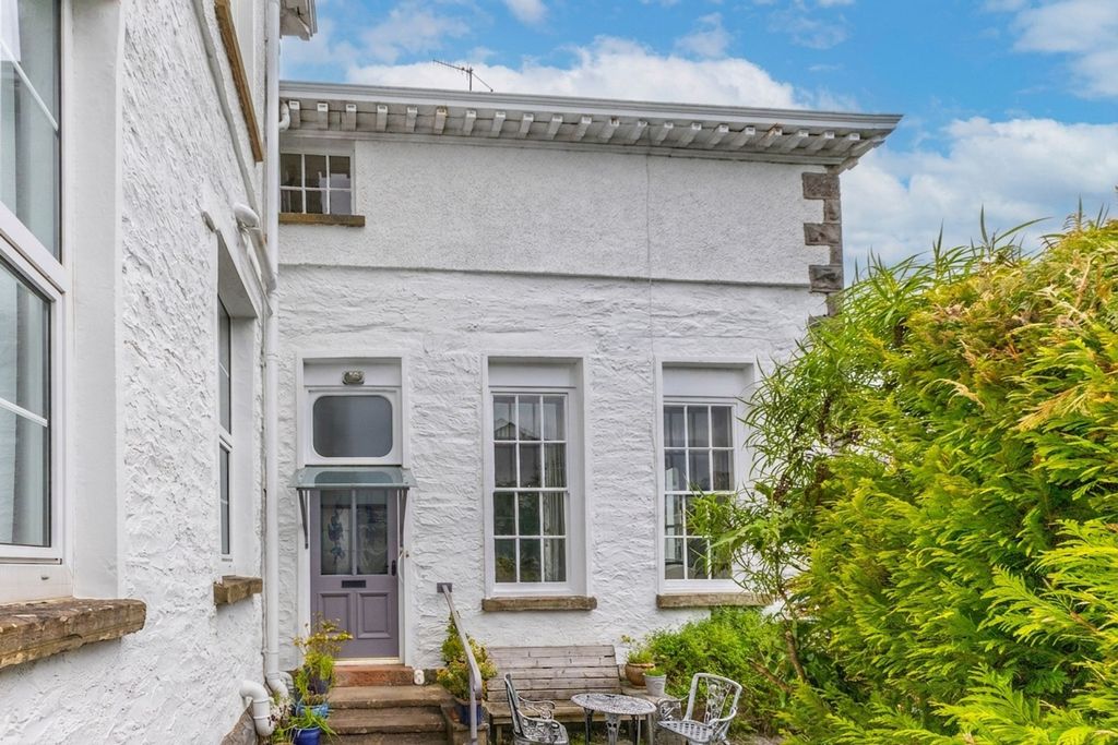 Property photo 1 of 11 Exterior