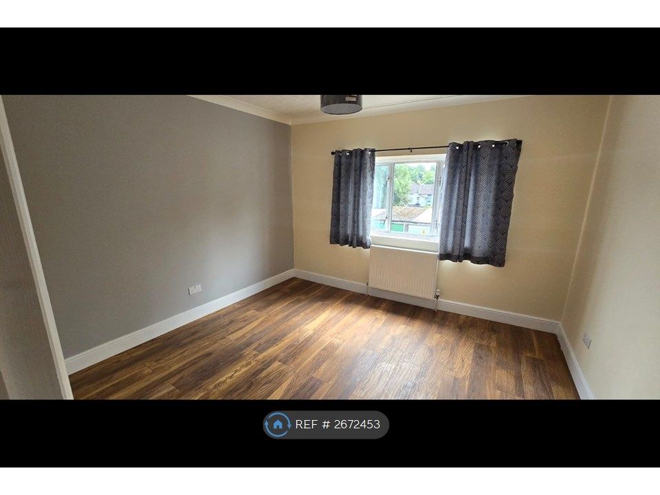 Property photo 3 of 10 Master Bedroom