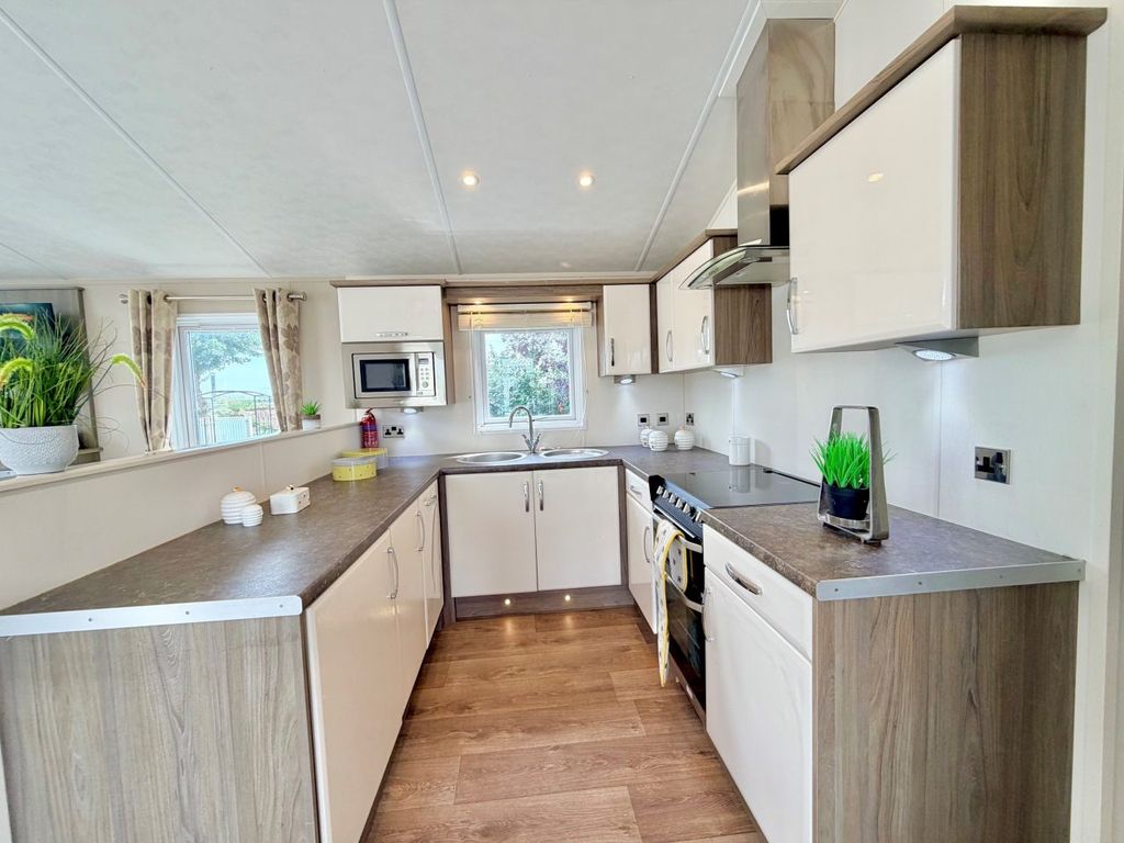 Property photo 3 of 9 Delta Cambridge Lodge 2016 Car0021741 141143479.Jpeg