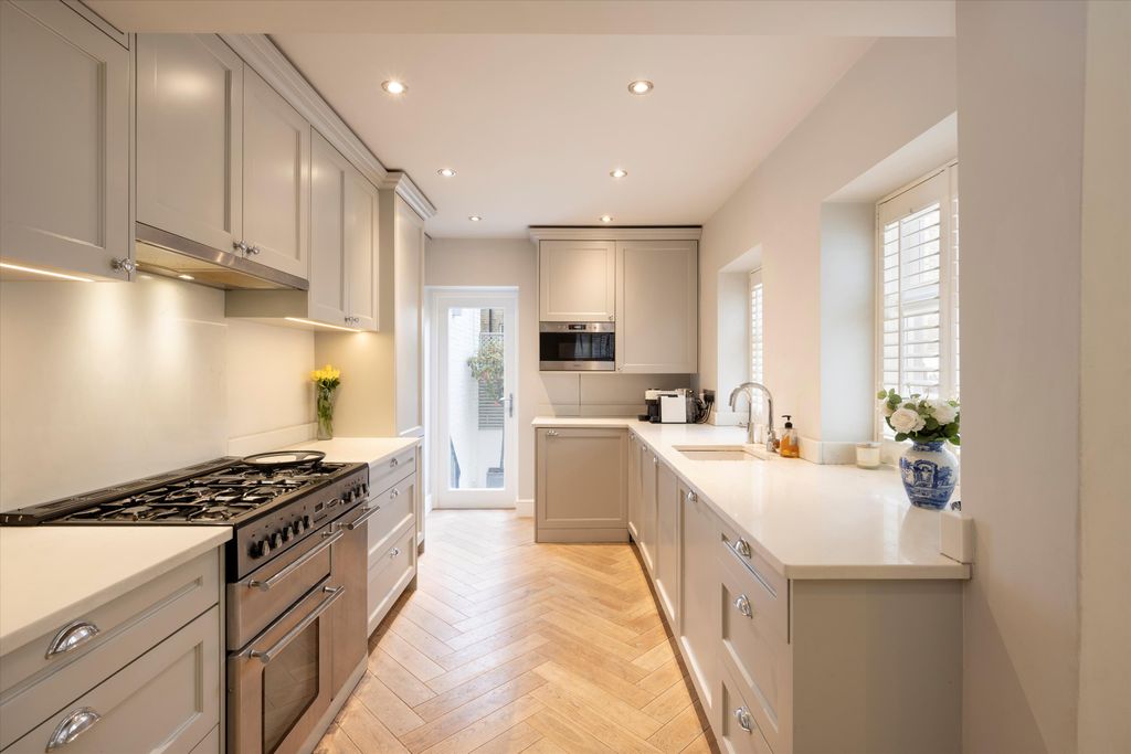 Property photo 3 of 24 Image