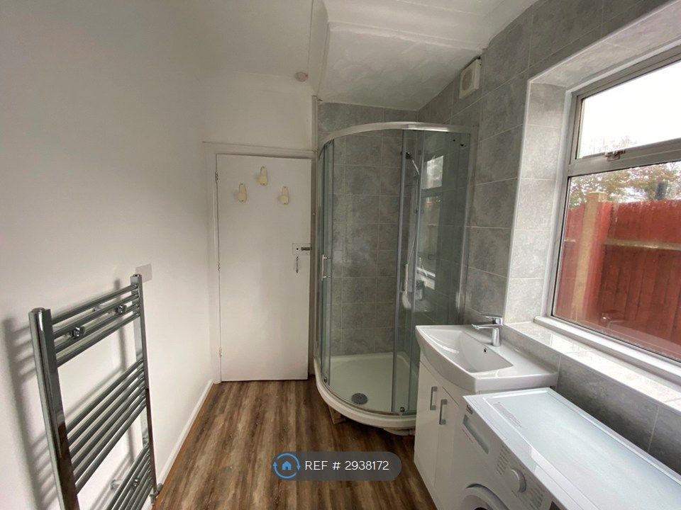 Property photo 3 of 11 Shower Room