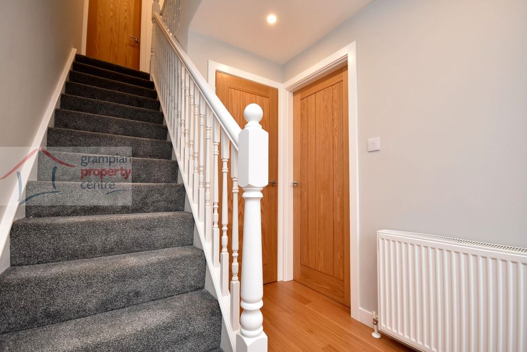 Property photo 2 of 19 Hall.Jpg