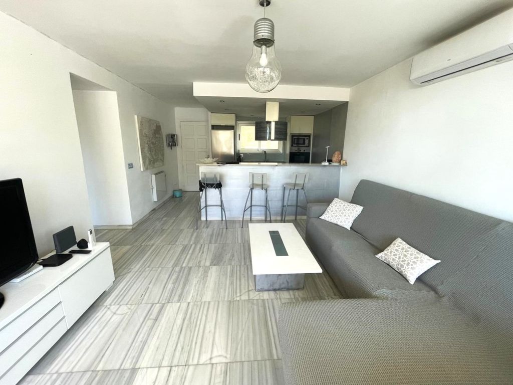 Property photo 3 of 17 003-Min.Jpeg