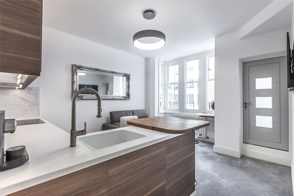 Property photo 3 of 9 Living Area