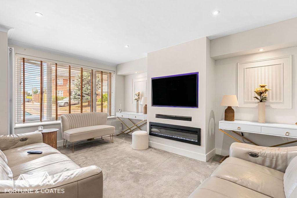 Property photo 2 of 20 Elmbridge_24.Jpg