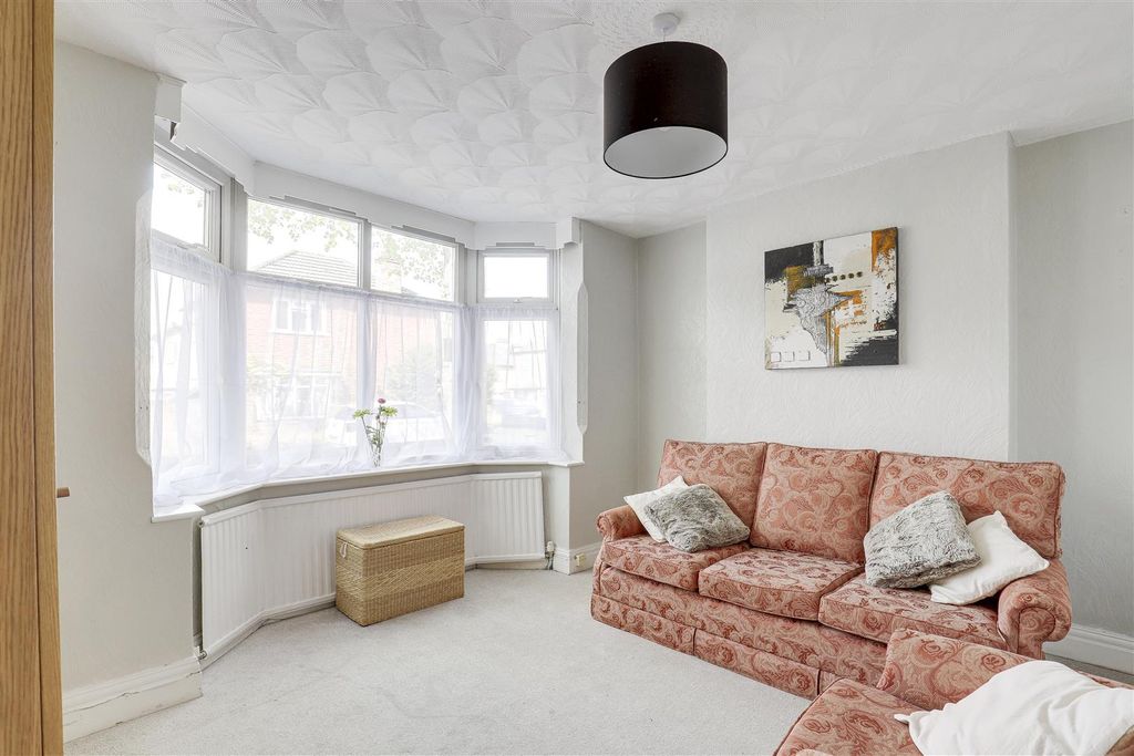 Property photo 2 of 18 33615.Jpg