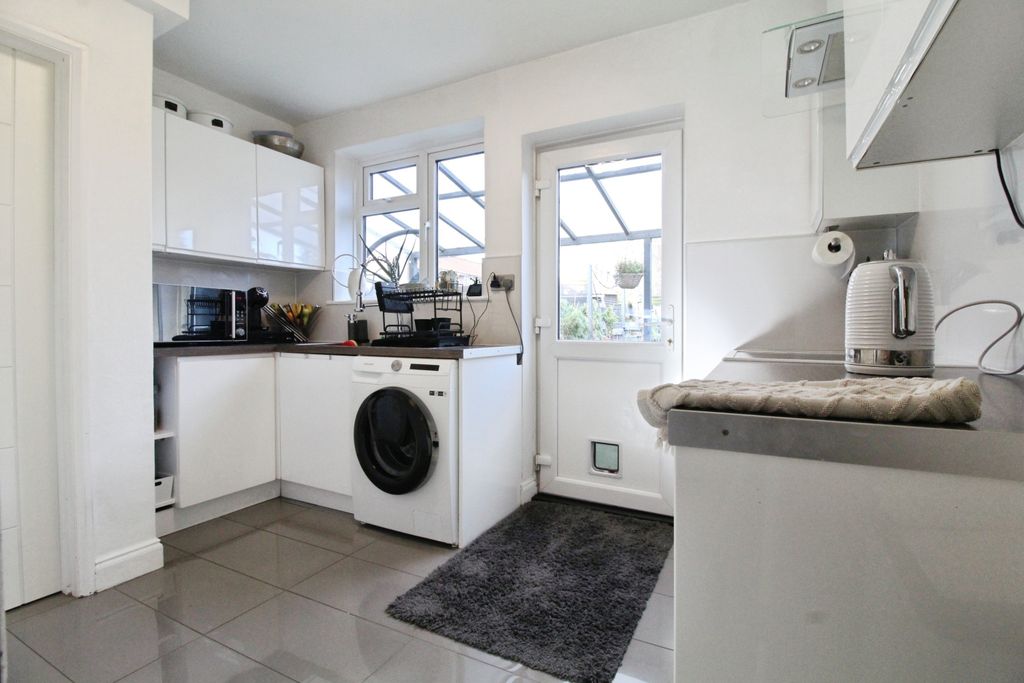 Property photo 2 of 19 Kitchen