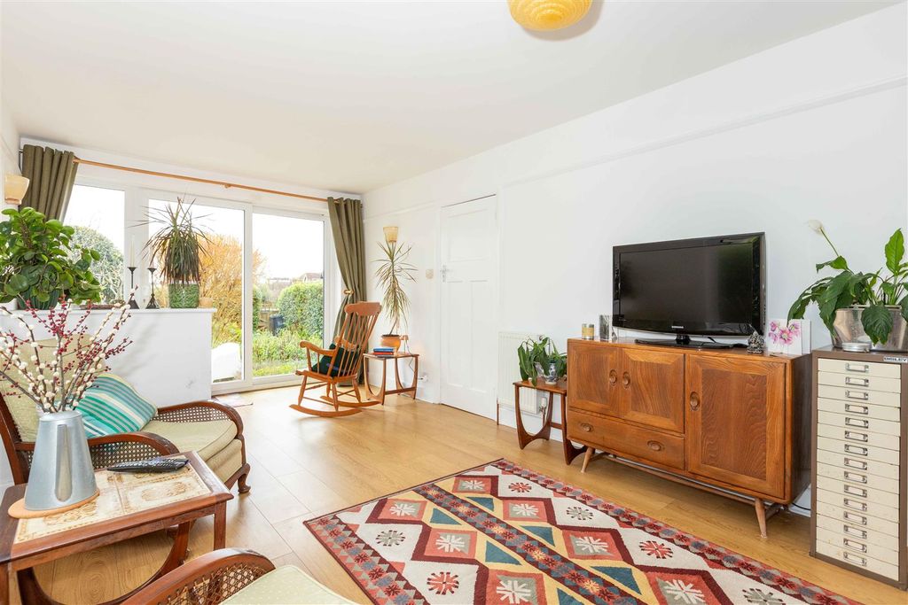 Property photo 2 of 14 North-Int-8.Jpg