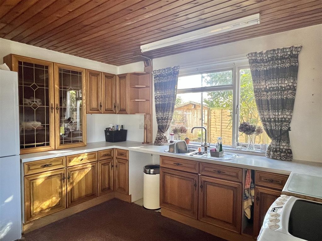 Property photo 2 of 14 Kitchen