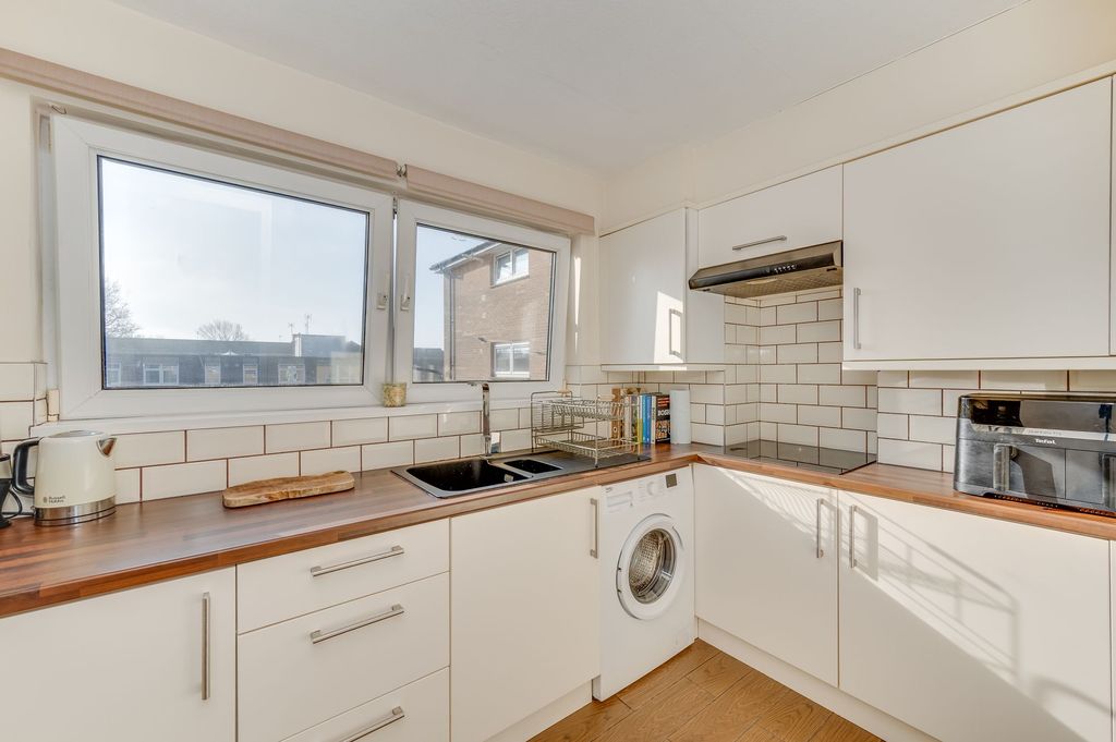 Property photo 2 of 20