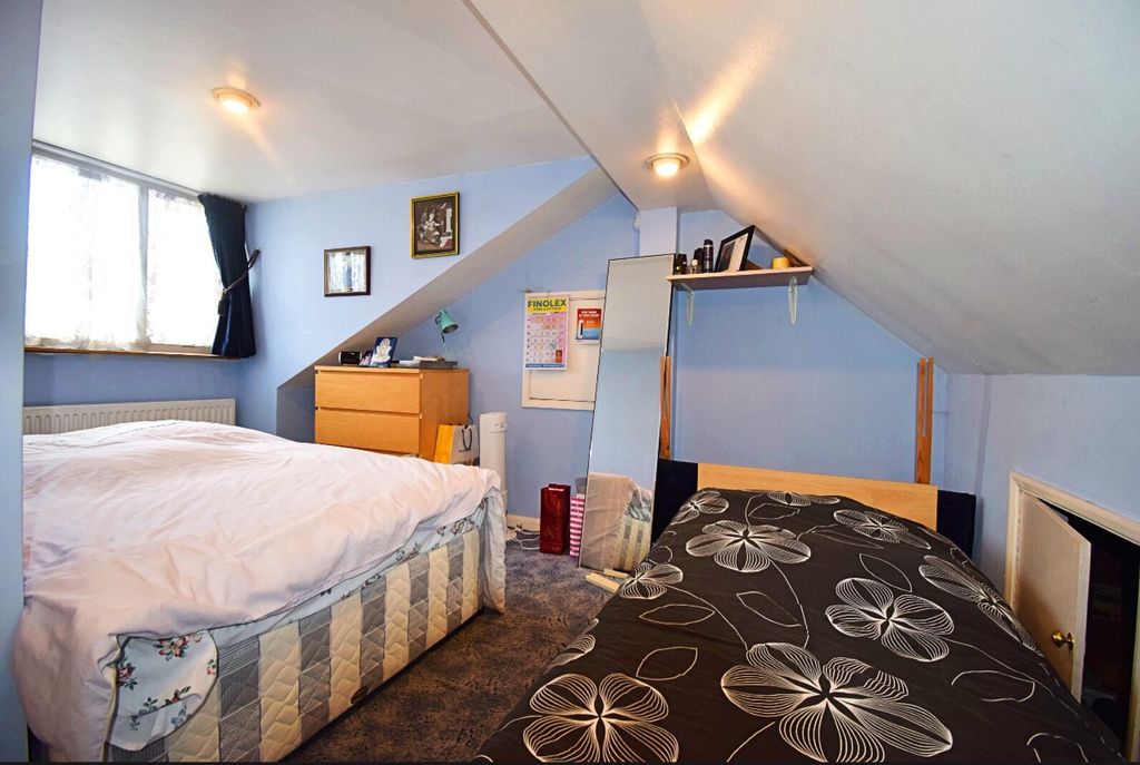 Property photo 3 of 8 Bedroom