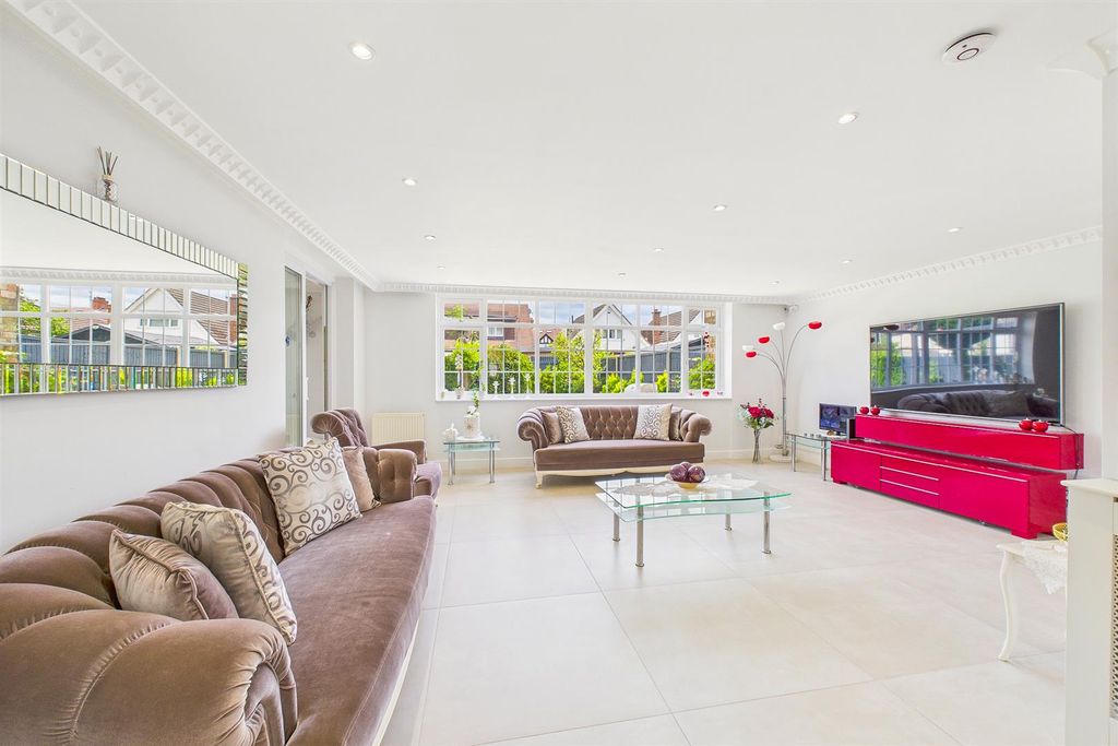 Property photo 3 of 13 3.Jpg