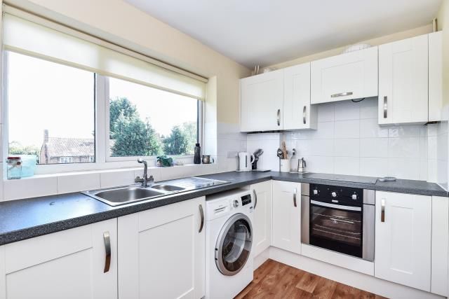 Property photo 2 of 10 Kitchen