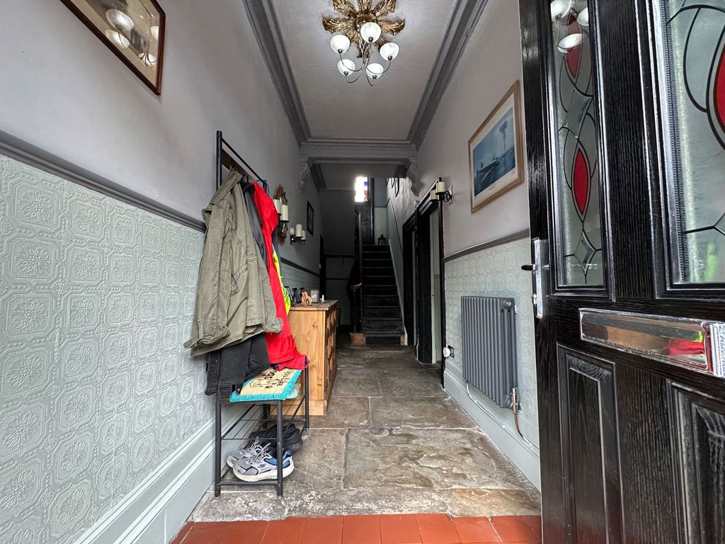 Property photo 2 of 38