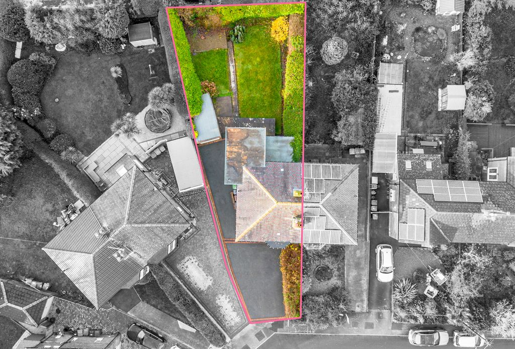 Property photo 3 of 35 15Hawksnestgardenswest3