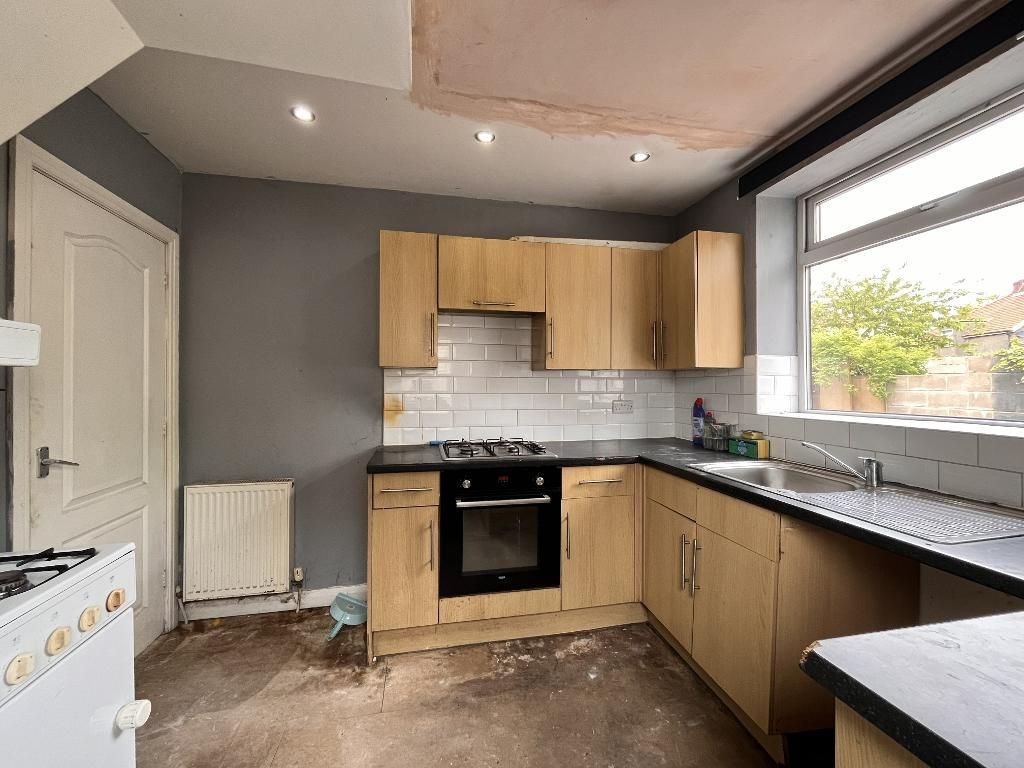 Property photo 3 of 13 Kitchen