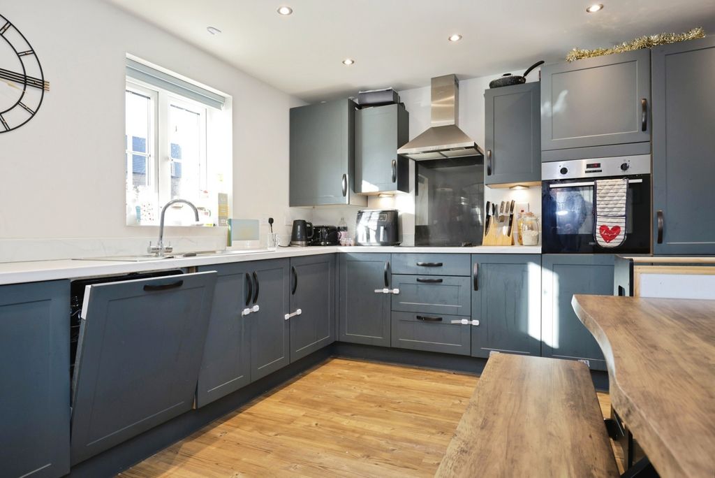 Property photo 3 of 12 Pbox-Img.Jpg