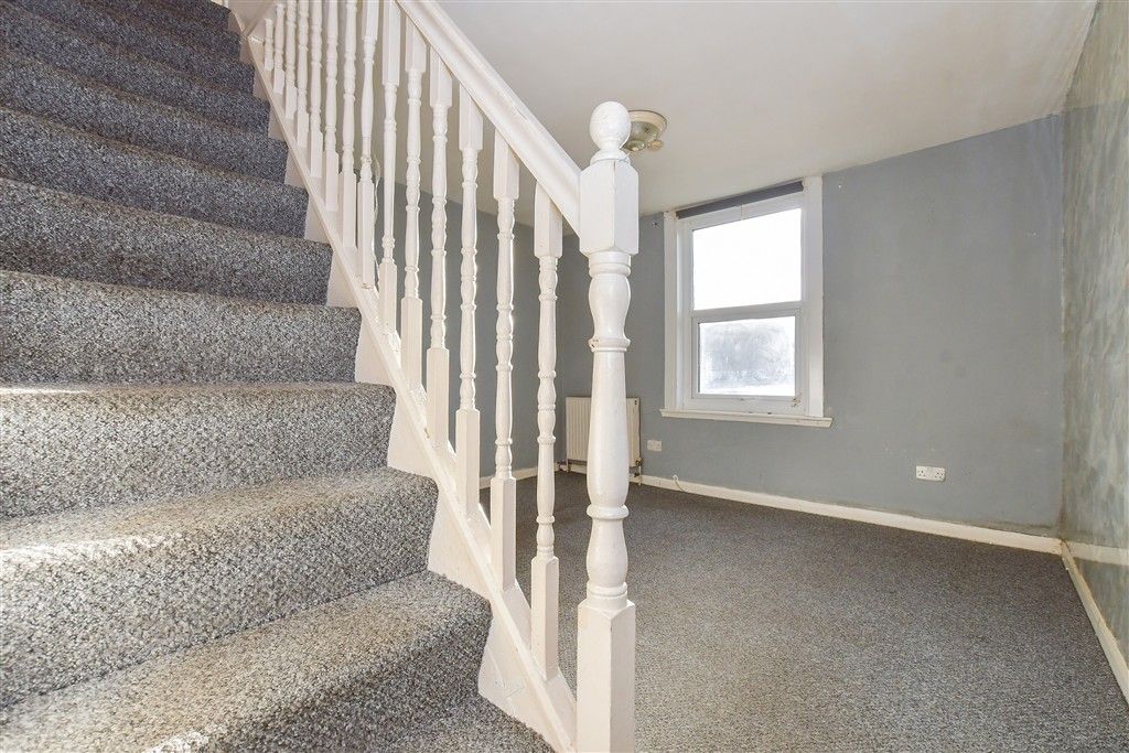 Property photo 3 of 7 Lounge