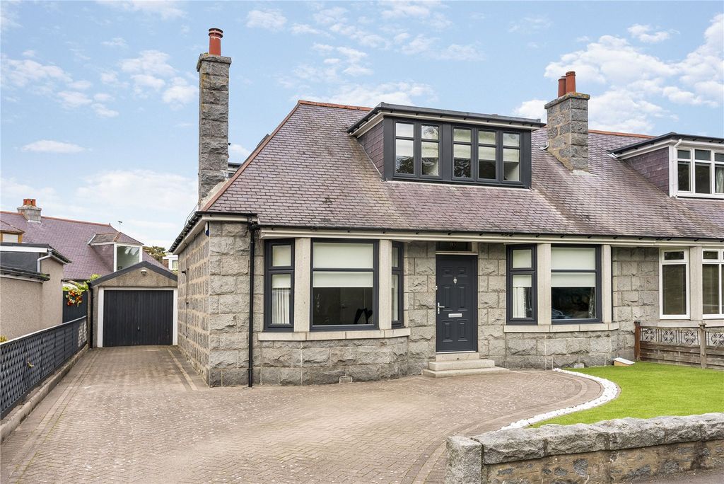 Property photo 1 of 22 Westholme Cres North