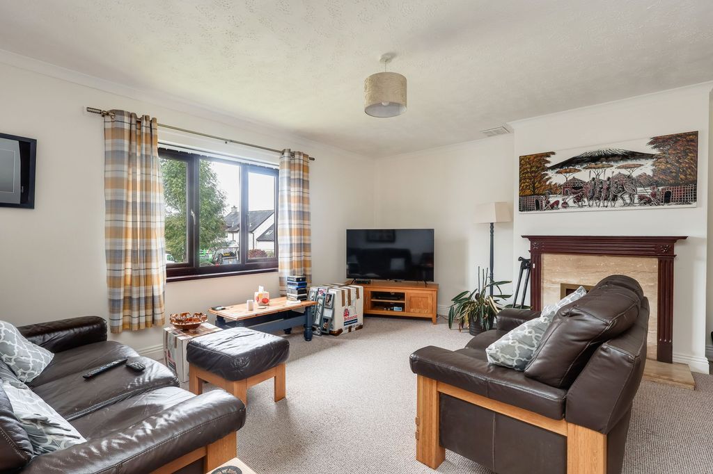 Property photo 3 of 11