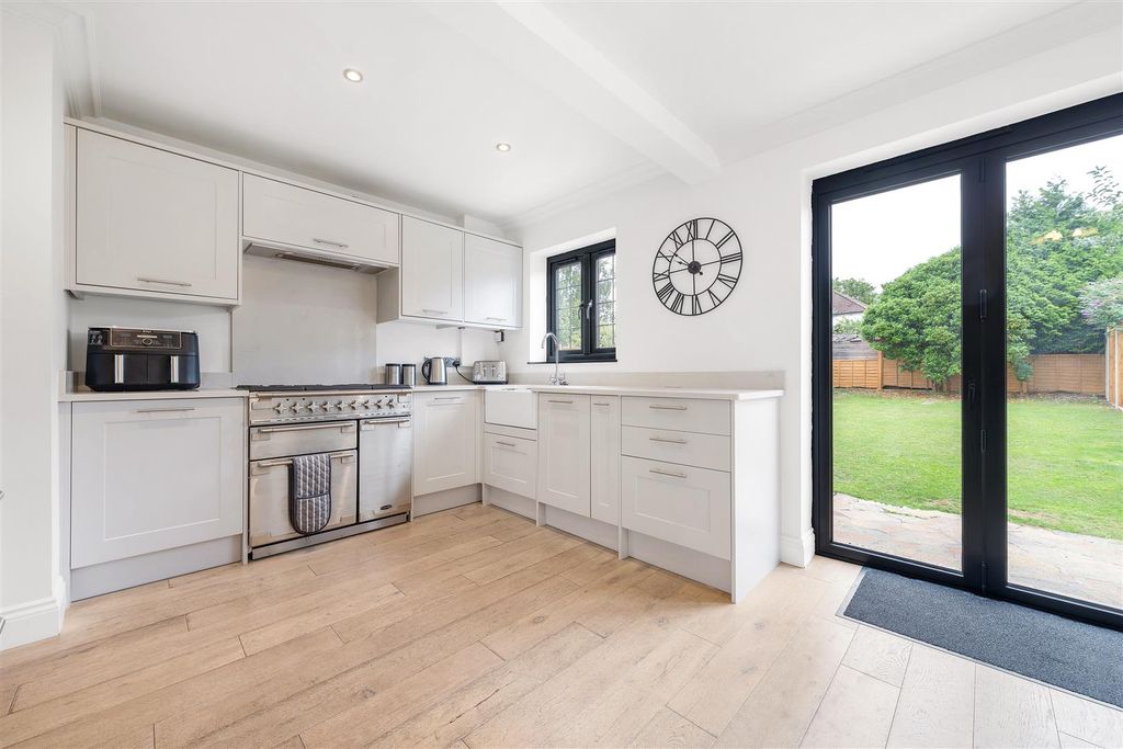 Property photo 2 of 14 48 Tintagel Road-12.Jpg